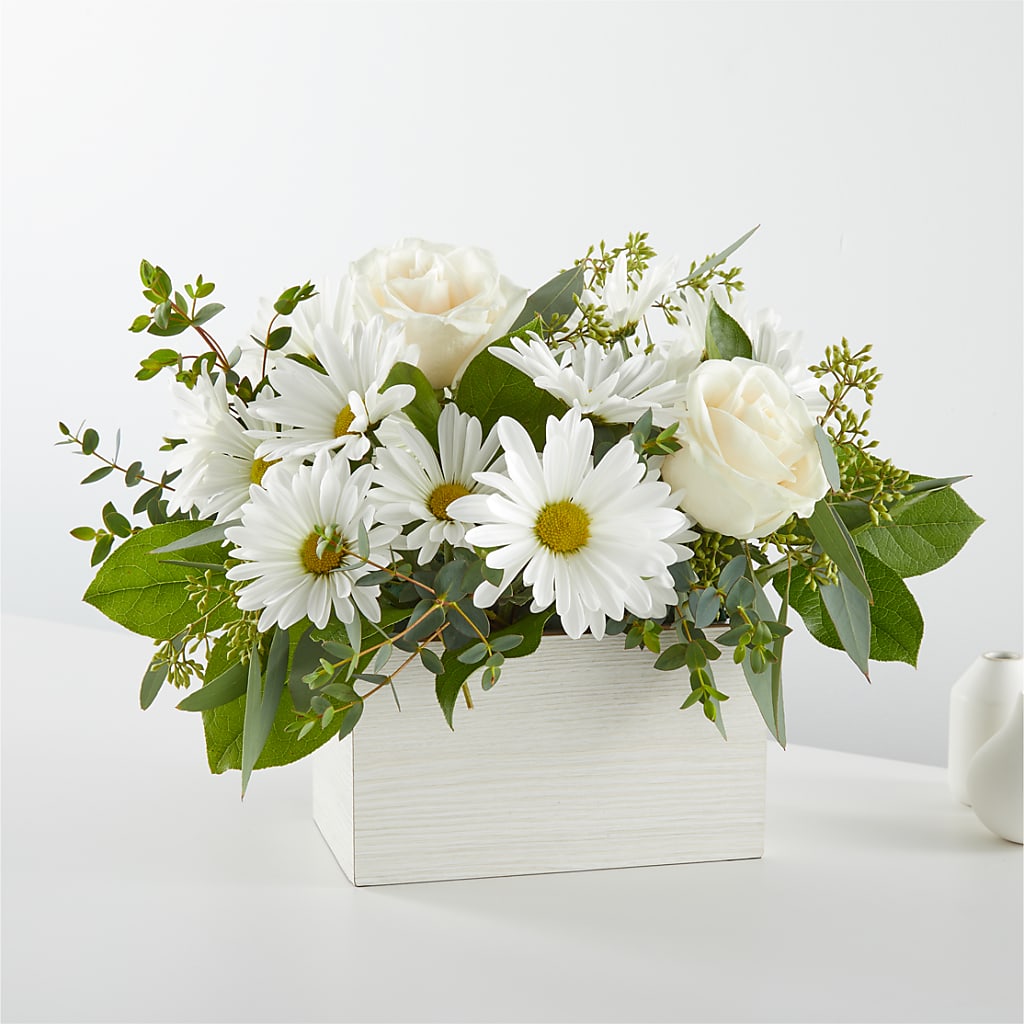Fresh Linen Box Bouquet – GORDILLO'S FLOWERS AND GIFTS LLC, Mishawaka IN