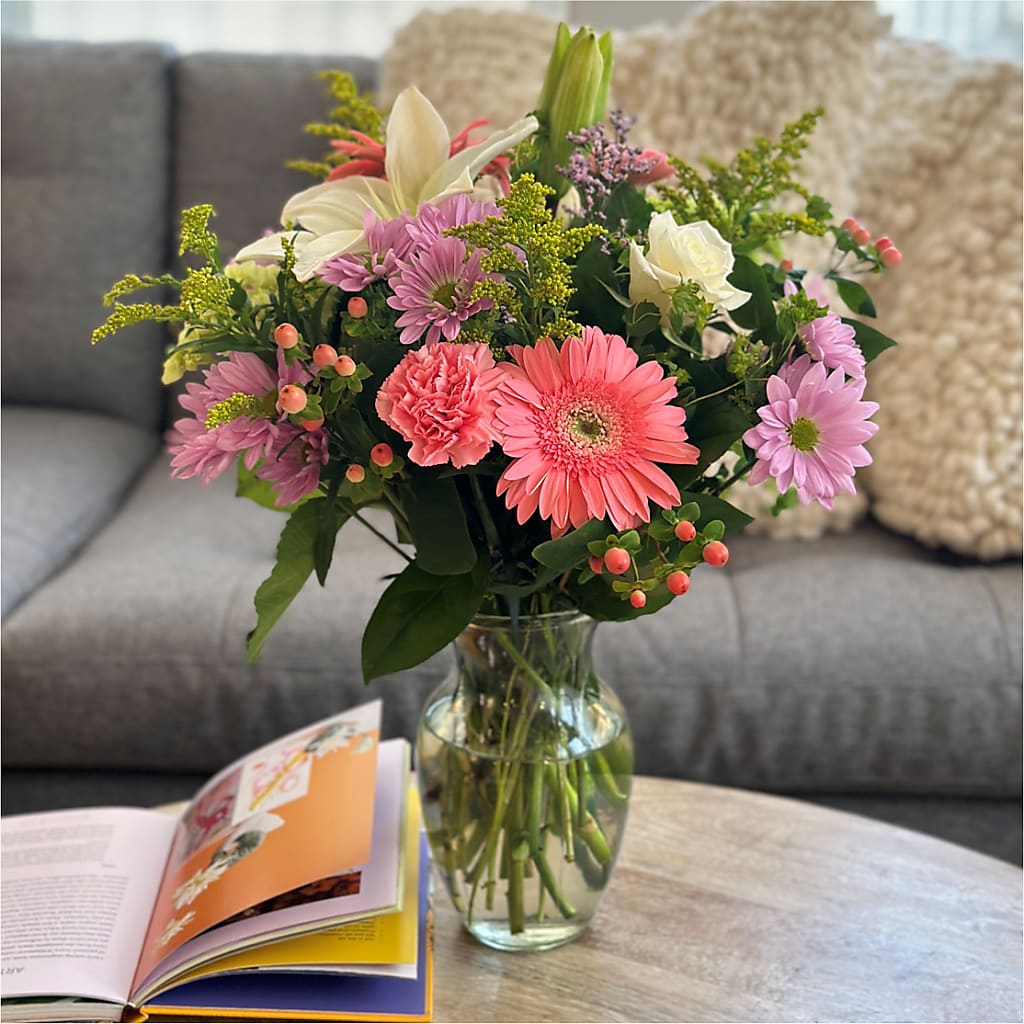Pastel Tradition - A Florist Original – GORDILLO'S FLOWERS AND GIFTS LLC, Mishawaka IN