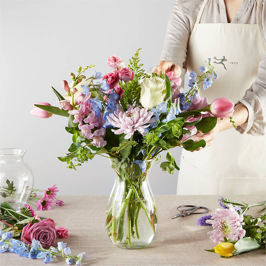 Pastel Tradition - A Florist Original – GORDILLO'S FLOWERS AND GIFTS LLC, Mishawaka IN
