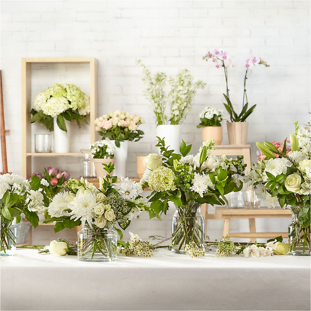 Classic Ivory – A Florist Original – GORDILLO'S FLOWERS AND GIFTS LLC, Mishawaka IN