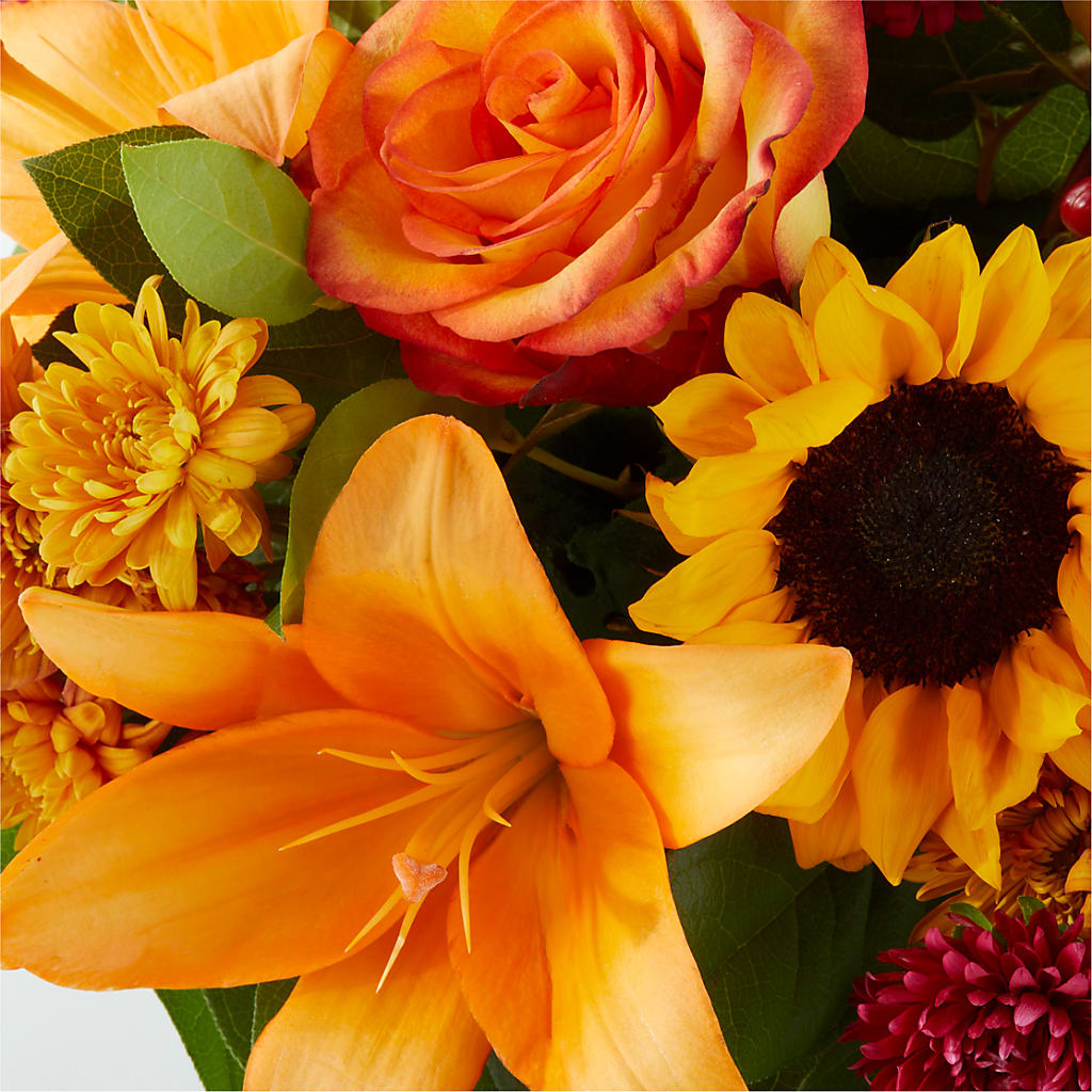 Grateful Centerpiece – GORDILLO'S FLOWERS AND GIFTS LLC, Mishawaka IN