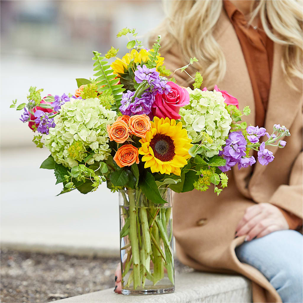 Vibrant Greetings Bouquet – GORDILLO'S FLOWERS AND GIFTS LLC, Mishawaka IN